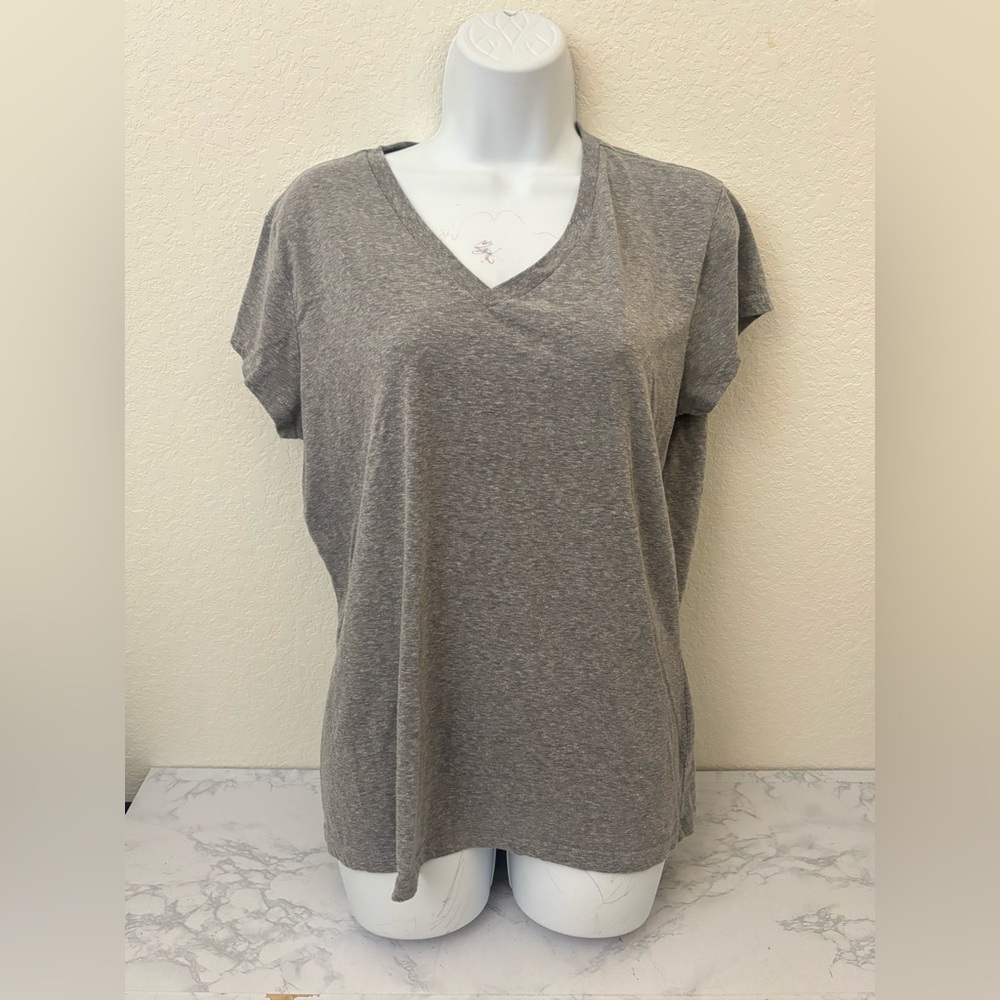 GILL4Her shirt size XL Gray Short Sleeve Pullover Top V Neck​